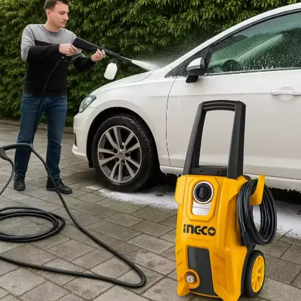 Myjka ciśnieniowa do pojazdów w komplecie z pistoletem natryskowym